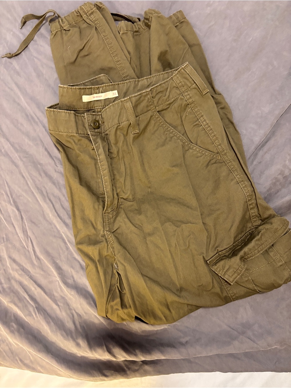 Women's Levi’s Baggy Cargo Pants - Olive